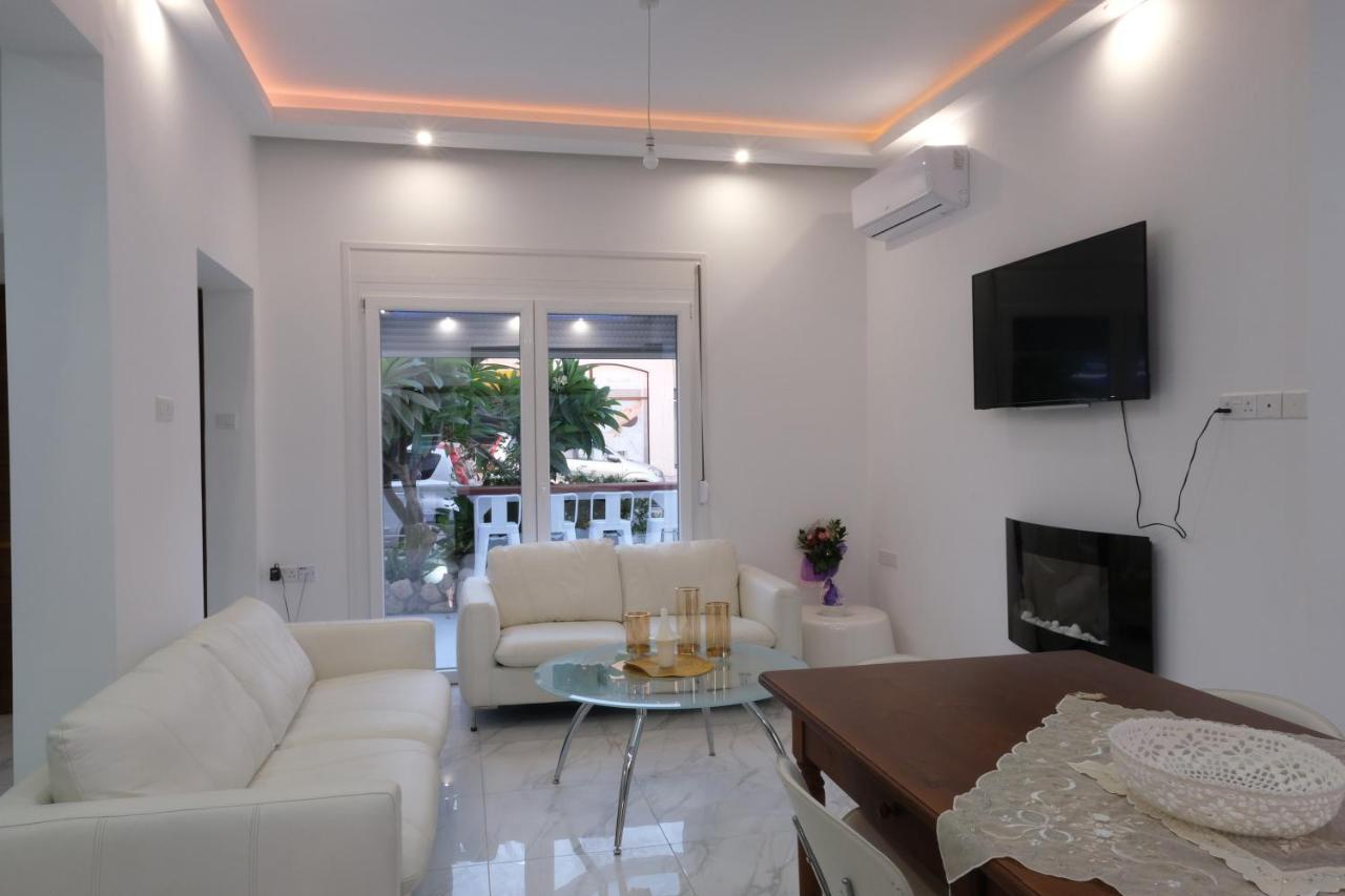 Apartament Luxury Fani House Next To Harbor Area With Jacuzzi Pafos Zewnętrze zdjęcie
